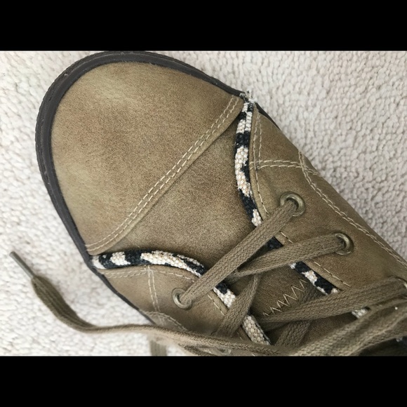 Ankle height shoes size 10 - Picture 4 of 4